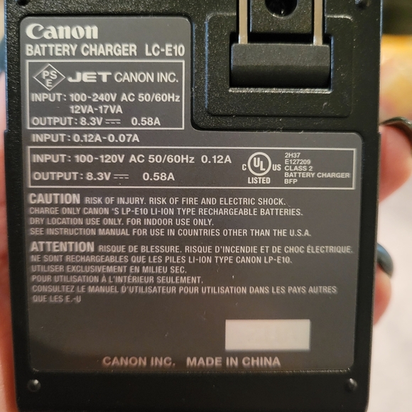 Rebel T3 EOS camera (plus extra lens) - Picture 6 of 16